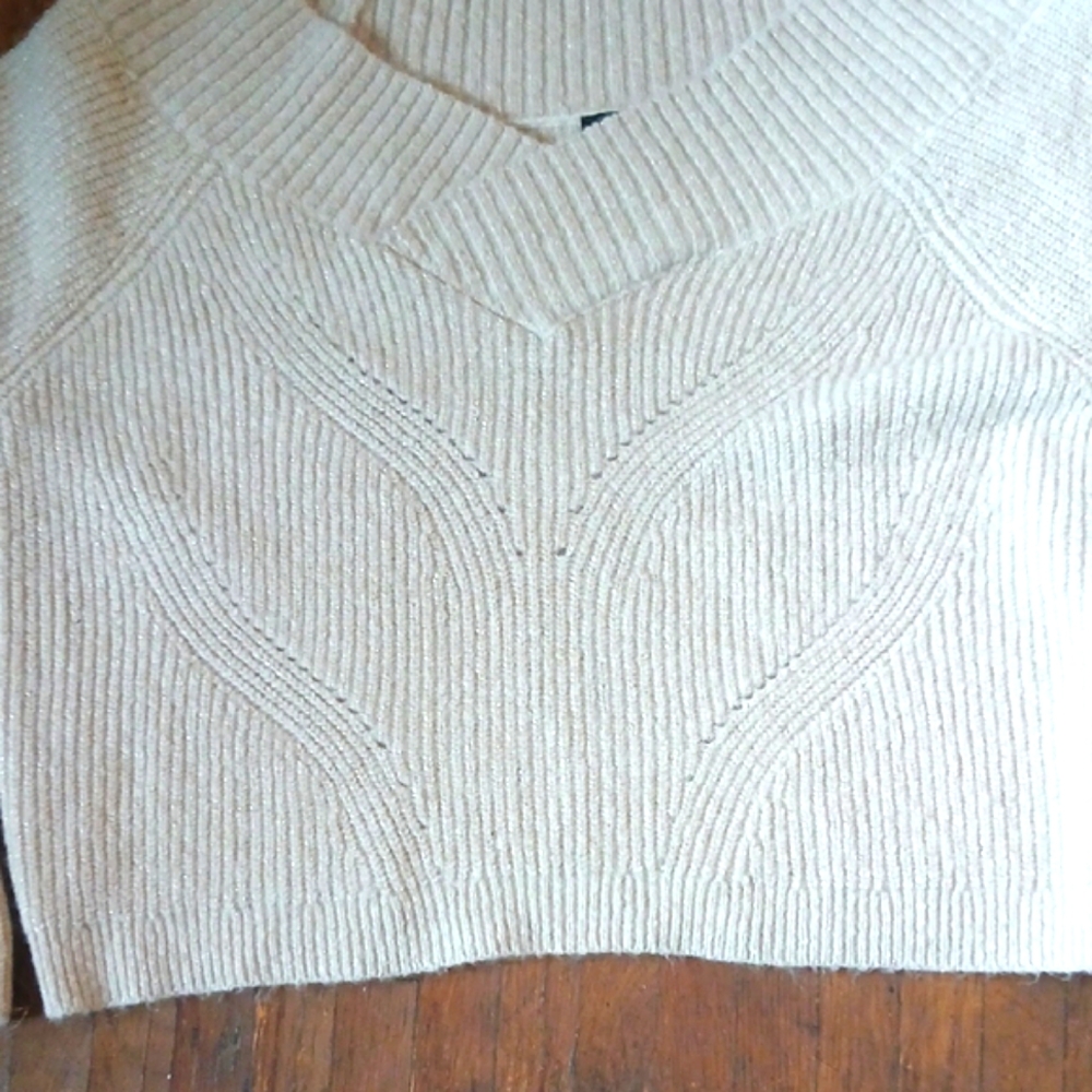 Express Cream V-Neck Sweater Knit Pullover - Picture 4 of 10